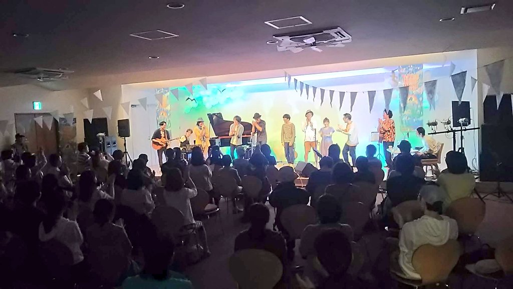 ebinamasuji's tweet photo. 昨日エビナイベントホールで開催された『TEPPEN MUSIC PARTY 2018』沢山の笑顔が生まれた本当に幸せな時間でした！準備等でなかなかツィート出来ませんでしたが、来てくれたお客様や出演者が凄く楽しんでくれて、今は凄くホッとしてます(  ；∀；)✨来てくれて本当にありがとう！
#TMP2018
#感謝 https://t.co/ZMNCmo6ctK