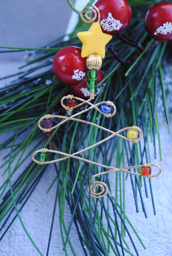 goose398's tweet photo. https://t.co/Vu1vlEcyKo Wire Christmas tree ornament by Rocks2Gems2Wire #Christmasdecor #ornament #Christmastree #holidaydecor #minitree #wiretree #beads #wiredecor #Etsy #handmade #decorations #gift #smallbusinesses #shopsmall https://t.co/MJy4k8SwEp