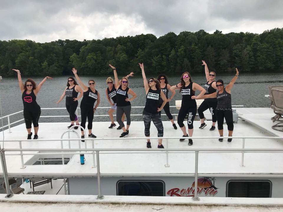 WERQfitness's tweet photo. We’re on a #boat! #sundayfunday courtesy of #WERQrep Monica Sanders, her fellow #WERQ Instructors, and awesome #WERQaholics. #michigan #mi #WERQmi #weekend #posing #teamWERQ https://t.co/5I6mUj8Tpy