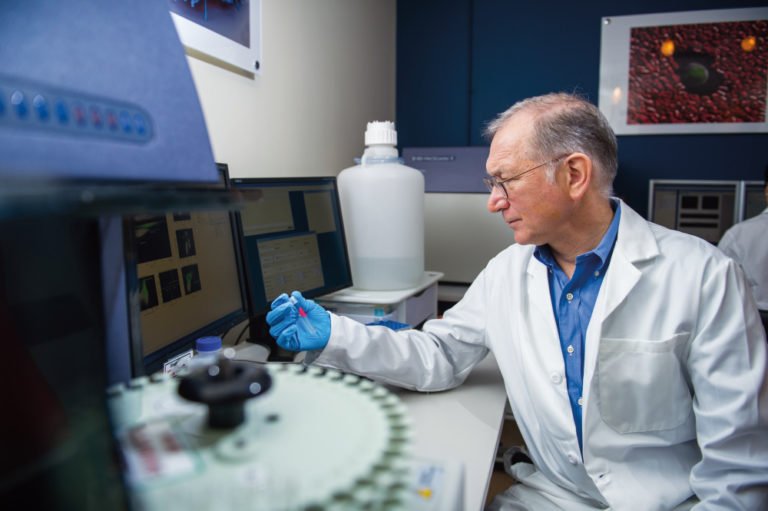 DanaFarber's tweet photo. In some patients, even with advanced cancers, #immunotherapy treatments have slowed or halted the disease after standard treatments no longer worked, with remissions lasting several years and patients experiencing less severe side effects. https://t.co/hVxo1awc6c https://t.co/1ydio2WyBl