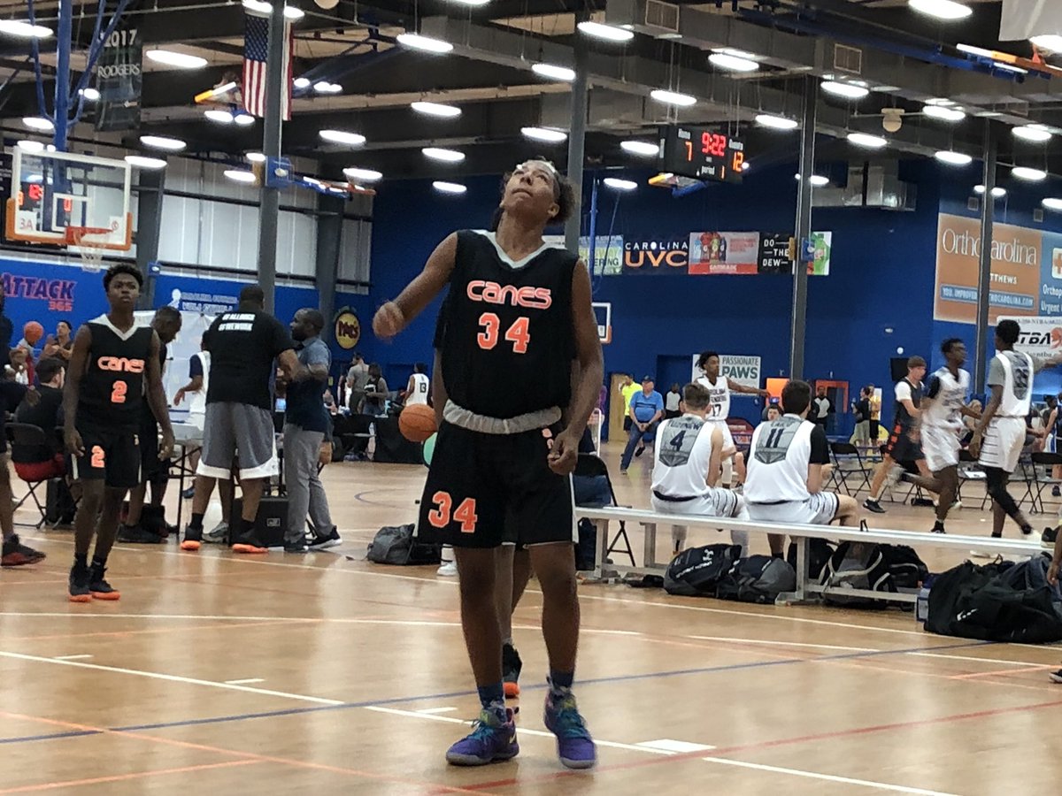 PrepHoopsSC's tweet photo. Day 2 Big Shots Charlotte : Virginia Havoc vs Palmetto City Hurricanes 2022 #CLTLive #PrepHoops #SwannysRoundballReview https://t.co/YQ8NNNIpZO