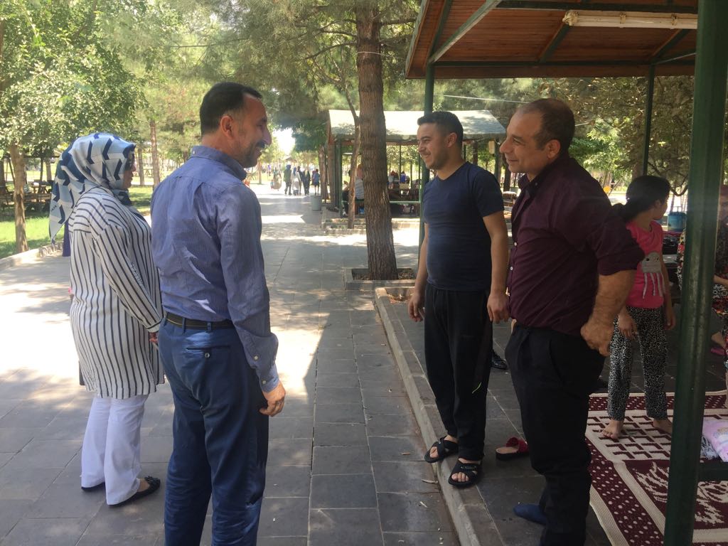 Siverekbld's tweet photo. Başkanımız Sn. @ResulYilmaz63,  yeşilin huzur veren atmosferinde piknik yapmak ve sıcak havayı fırsata çevirmek için Şehit Suat Aloğlu Mesire alanımıza gelerek Pazar gününü kendileri için anlamlı kılmaya çalışan vatandaşlarımızla bir araya gelerek sohbet etti. @erolkaya_ist https://t.co/EkdMkhXVwo
