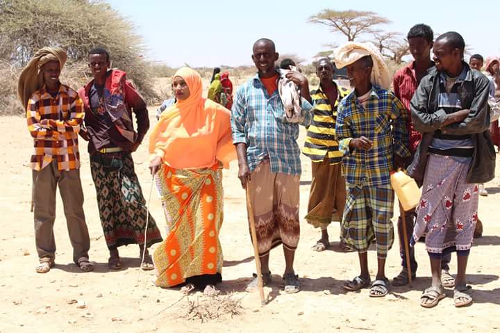 3 things I learned from #Somali nomads:
1. Always be ready to go where the rain is. Opportunity does not come to you. 
2. Never get attached to anything. 
You can lose it all.
3. Always be happy. Hard times pass and the sun will rise again in the morning.  #SundayMotivation