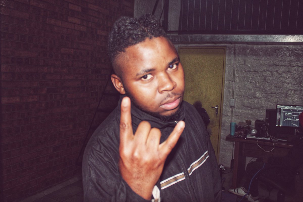 HomyBeezSA's tweet photo. #Issatrend #Banyile #HermaineM lets get it going. RT for awareness @HomyBeezSA https://t.co/5WoAeoR3rn