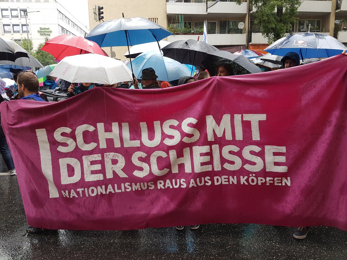 antira_muc's tweet photo. #Noborder #NoNation #StopDeportations 1000e Menschen sind heute in #München bei der #Ausgehetzt- Demo gegen rassistische Politik und für Bleiberecht und Solidarität auf der Straße. #right2stay https://t.co/BII2dpqslC