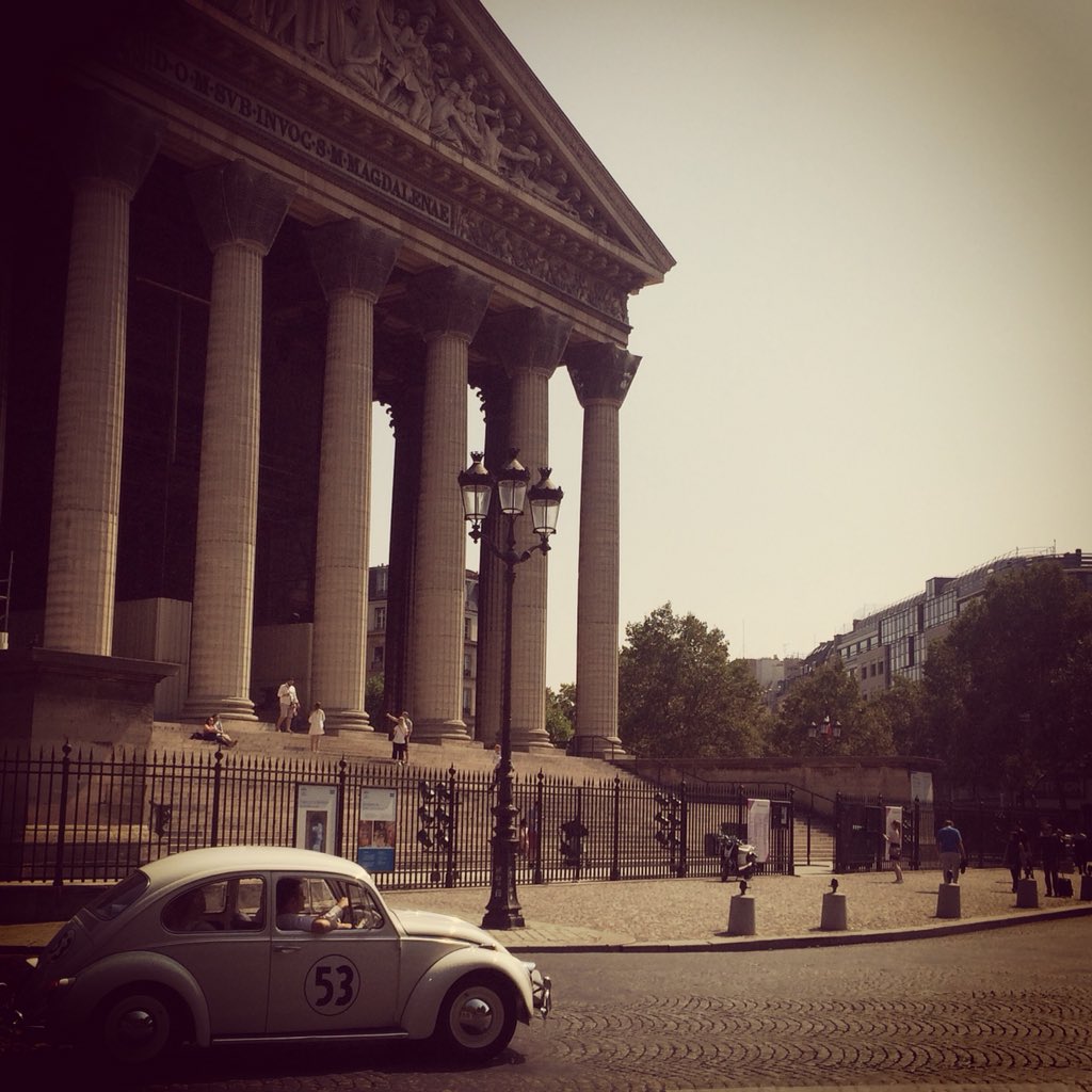 maude_marillier's tweet photo. 11e édition de la traversée de Paris estivale en anciennes. #ClinDœilAuPasse #nostalgie #ParisRetro #VincennesEnAnciennes https://t.co/yu9RApNlxO