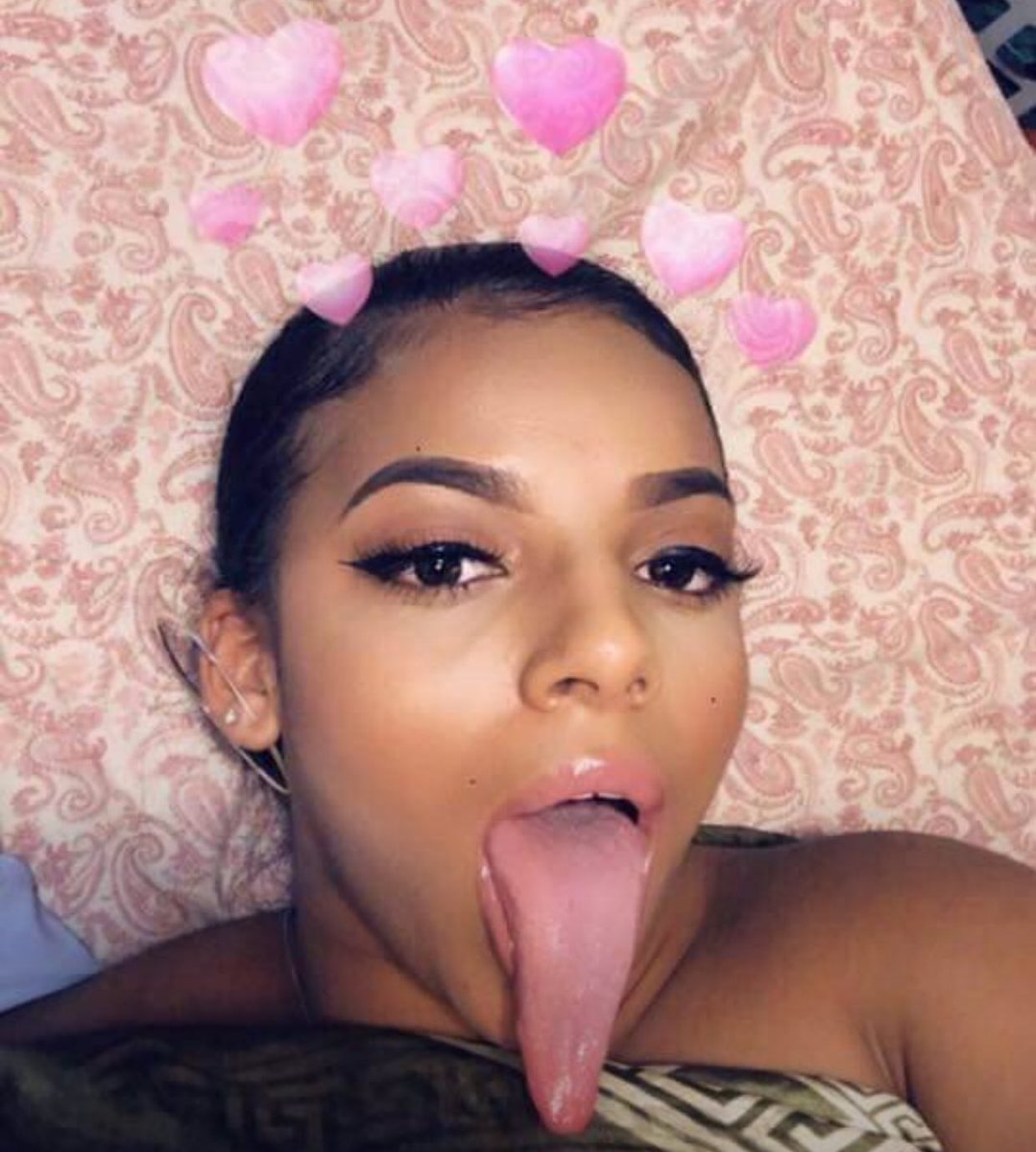 SommyMiss's tweet photo. Leave your tougue and smile,leave your tougue you will not hear,now see 😫 https://t.co/HisSPEHo2h