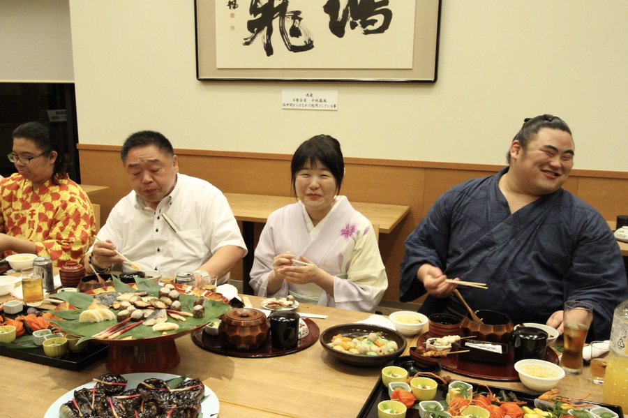 千賀ノ浦部屋の親方 隆三杉 と女将 おかみさん はだれ 画像あり