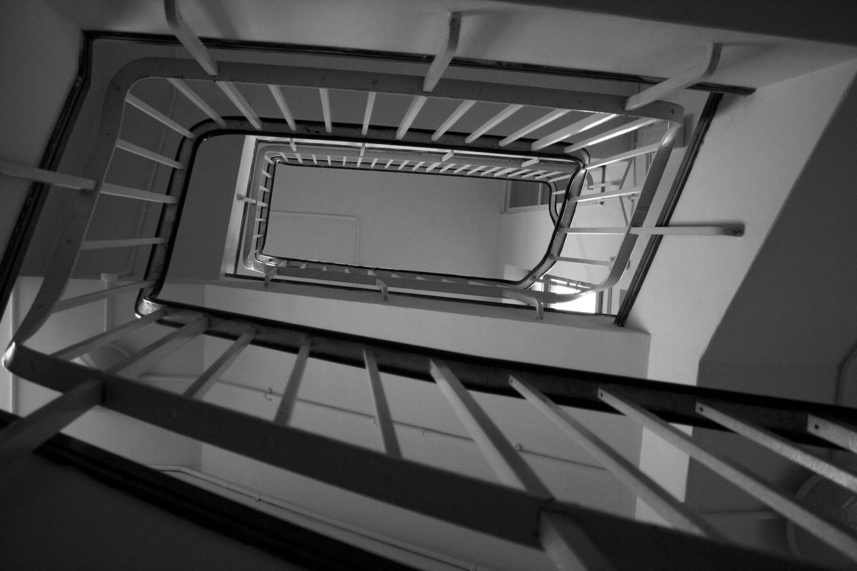 ExeterUniLib's tweet photo. Day 4 📷 7 days! Seven black & white photos of #librarylife. The rules are: no people, no explanations. Thankyou @FXLibrary for nominating us. #backstairs https://t.co/38db2PlwhM