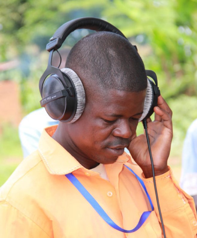 GlobalSoundM's tweet photo. Letting the world experience sound through our #BeyerDynamic #DT770 Pro headphones 🎧
.
.
.
#Headphones #Sound #Sampling #Africa #Uganda #Sharing #Cultures #GSM #GlobalSoundMovement #Producer #Audio #Creative #Samples #Global #Travel #Experience #Unique #Share #RT #Like #Retweet https://t.co/seMUjHMmPU