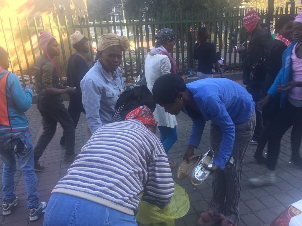 AirscapeF's tweet photo. Distribution day at a park near Park station . https://t.co/UyvD5knOxQ