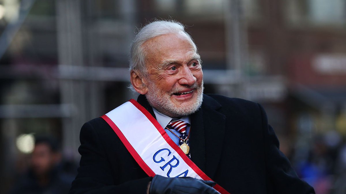 Aldrin skips Space Center gala amid feud with his children bit.ly/2A9wPpN https://t.co/9grLrwYzX8