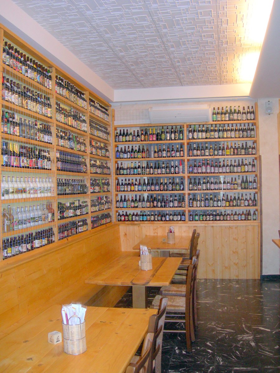 SuperBeerWorld's tweet photo. Ultime birre esposte in pizzeria... https://t.co/TnccM5JIQy