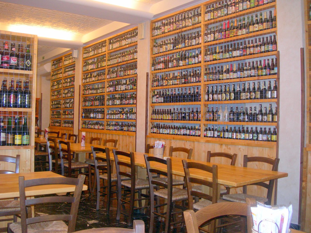 SuperBeerWorld's tweet photo. Ultime birre esposte in pizzeria... https://t.co/TnccM5JIQy