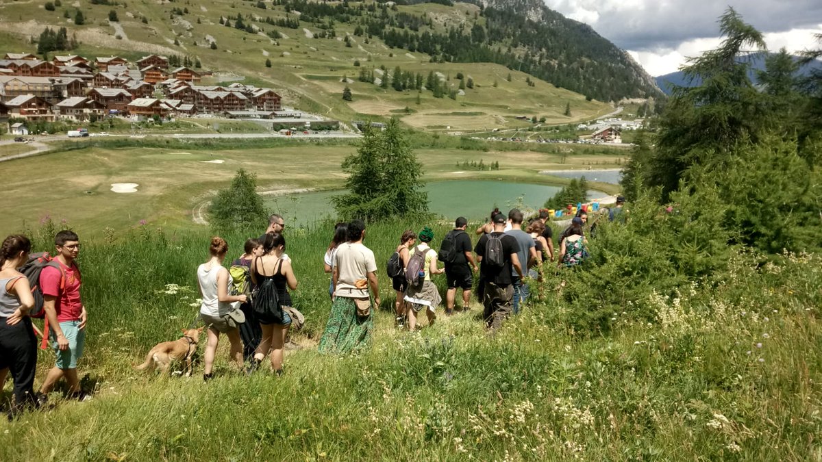 notav_info's tweet photo. La montagna ha mille strade per chi la conosce, siamo arrivati in Francia dai sentieri. Non c'è frontiera che tenga davanti alla voglia di libertà e di migliorare la propria vita. Non vogliamo che queste valli diventino zona di caccia all'uomo né un cimitero a cielo aperto. https://t.co/KxsxM9hDsm