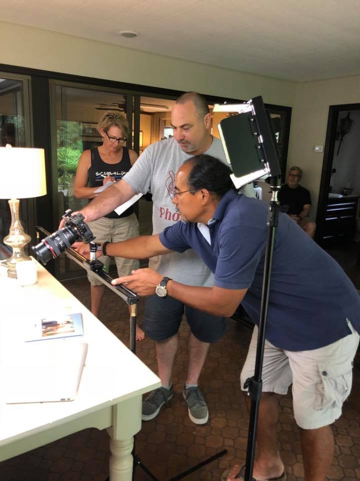 valeofilms's tweet photo. Fun day on set with Amy Mangan producing the trailer for her new book - This Side Up. Thank you to an AMAZING crew who came out on a Saturday to make magic!! πΈ by Laurie Zink.
#mythissideupstory #blackrosewriting #setlife #bts #booktrailer #valeofilms #videoproduction https://t.co/Jfpgx4TjB5