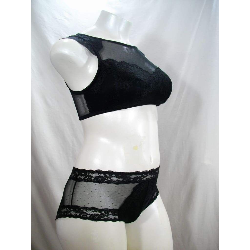 IntimatesUncove's tweet photo. Sundays are bralette days! We just received this sexy Gilligan &amp; O'Malley High Neck Lace Cap Sleeve Wire Free Bralette &amp; Brief Set in stock and you'll love how it looks! https://t.co/J3f0b6CrHo https://t.co/I7l9jqNkoC