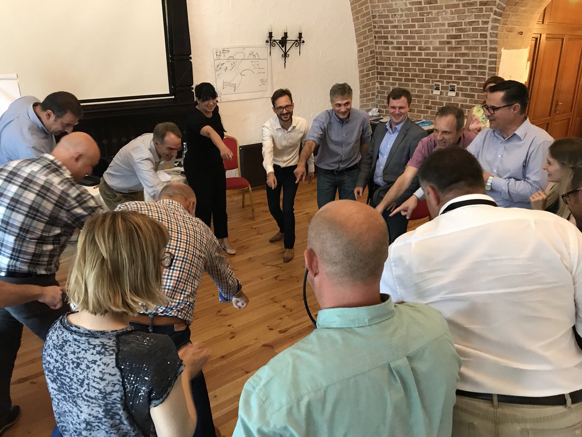 MehdiBalza's tweet photo. Un exemple de nos missions en tant que coach agile renault digital. Un séminaire du board Dacia Roumanie https://t.co/E52ApCVssY