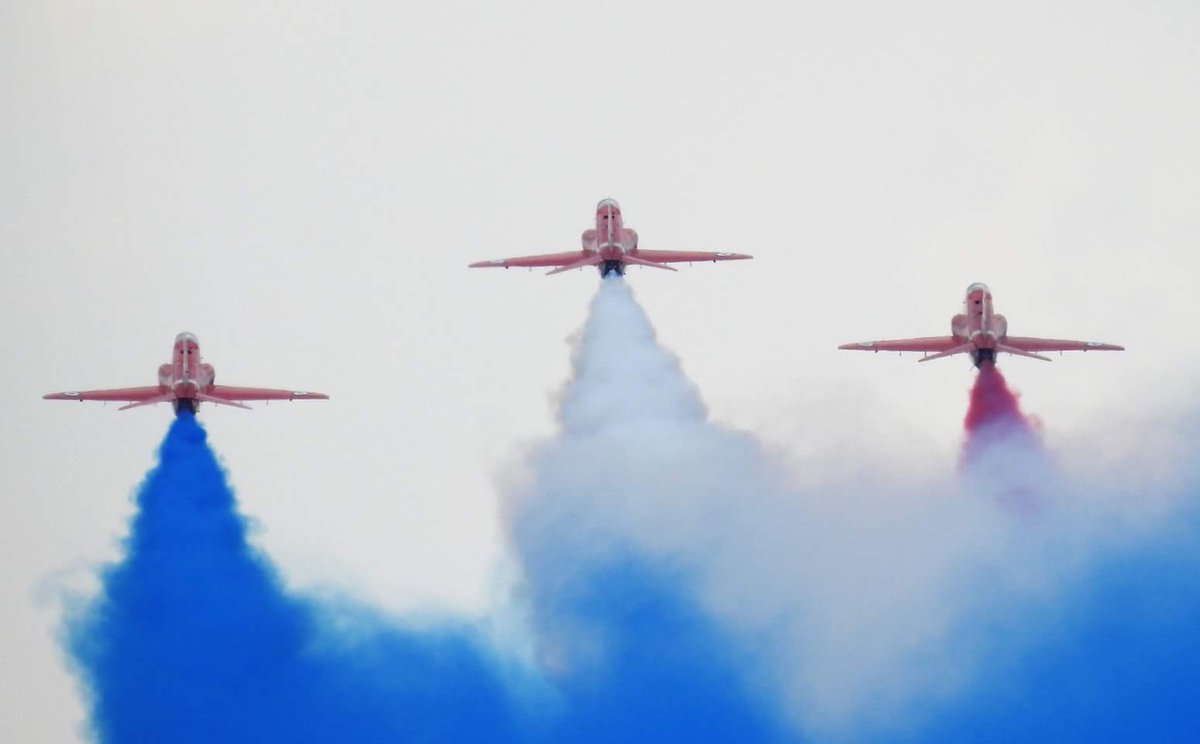buttmudd1's tweet photo. @rafredarrows @FIAFarnborough stunning show, we loved every moment. https://t.co/pQLR6WWvV0