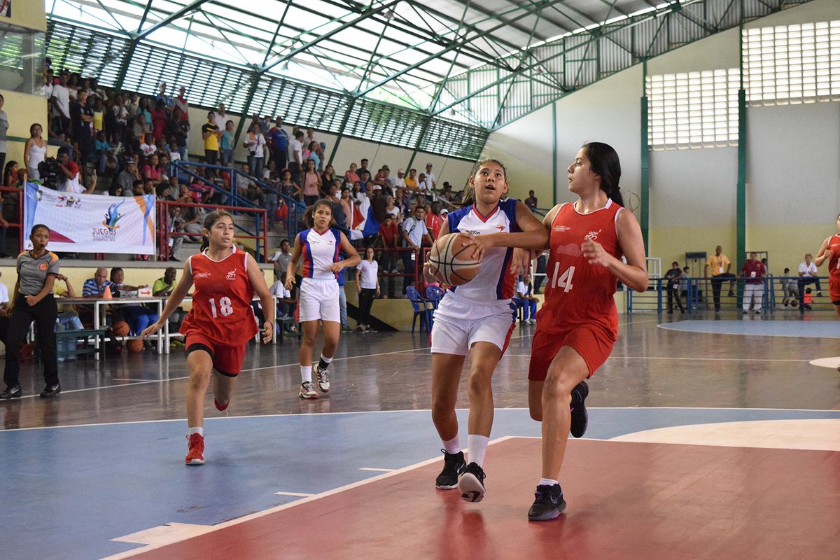 GobiernoYaracuy's tweet photo. Yaracuy Sub-Campeón del baloncesto femenino ⛹‍♀ ¡Arriba Yaracuy! ¡Arriba Venezuela! Que viva la generación de Oro 👏👏 https://t.co/ETkxHX4Gcu