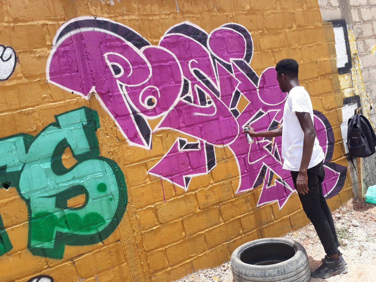 selbe00's tweet photo. #Jamsession2 Belle et épuisante journée
#Graffiti
#graffitiart
#EauSecours
#RbsCrew https://t.co/ORNlOlBX4Y