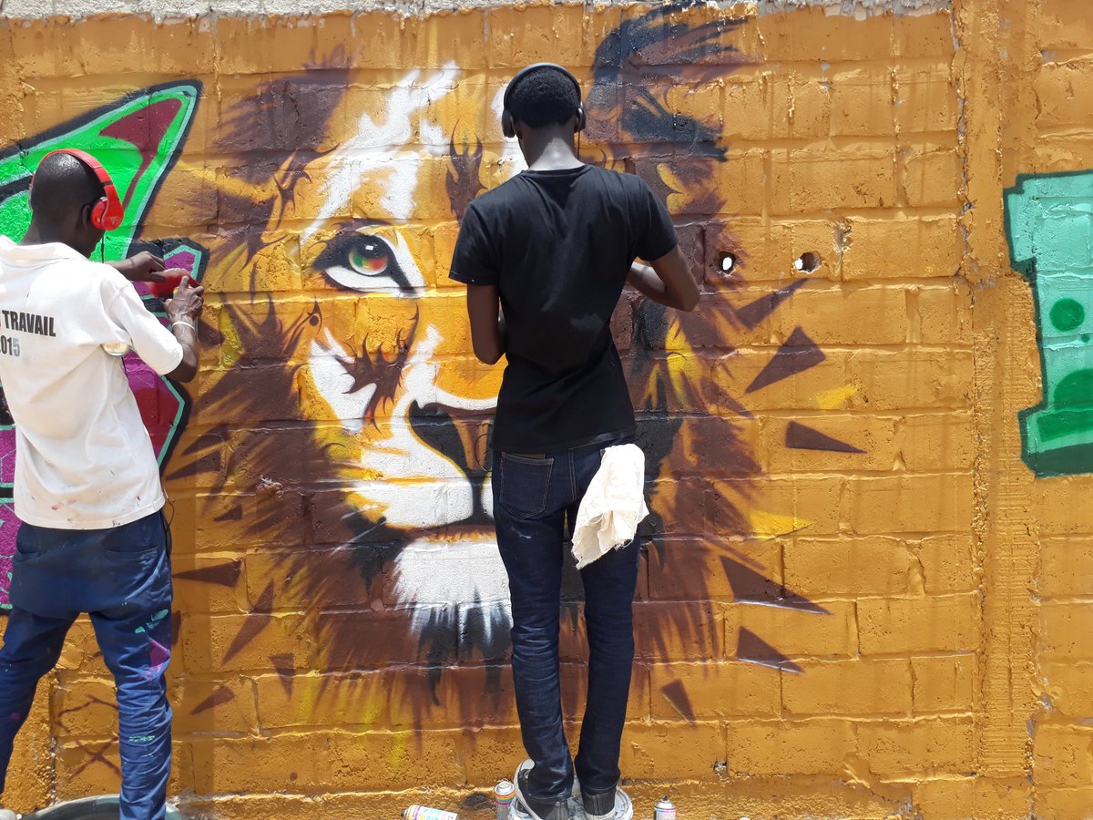 selbe00's tweet photo. #Jamsession2 Belle et épuisante journée
#Graffiti
#graffitiart
#EauSecours
#RbsCrew https://t.co/ORNlOlBX4Y