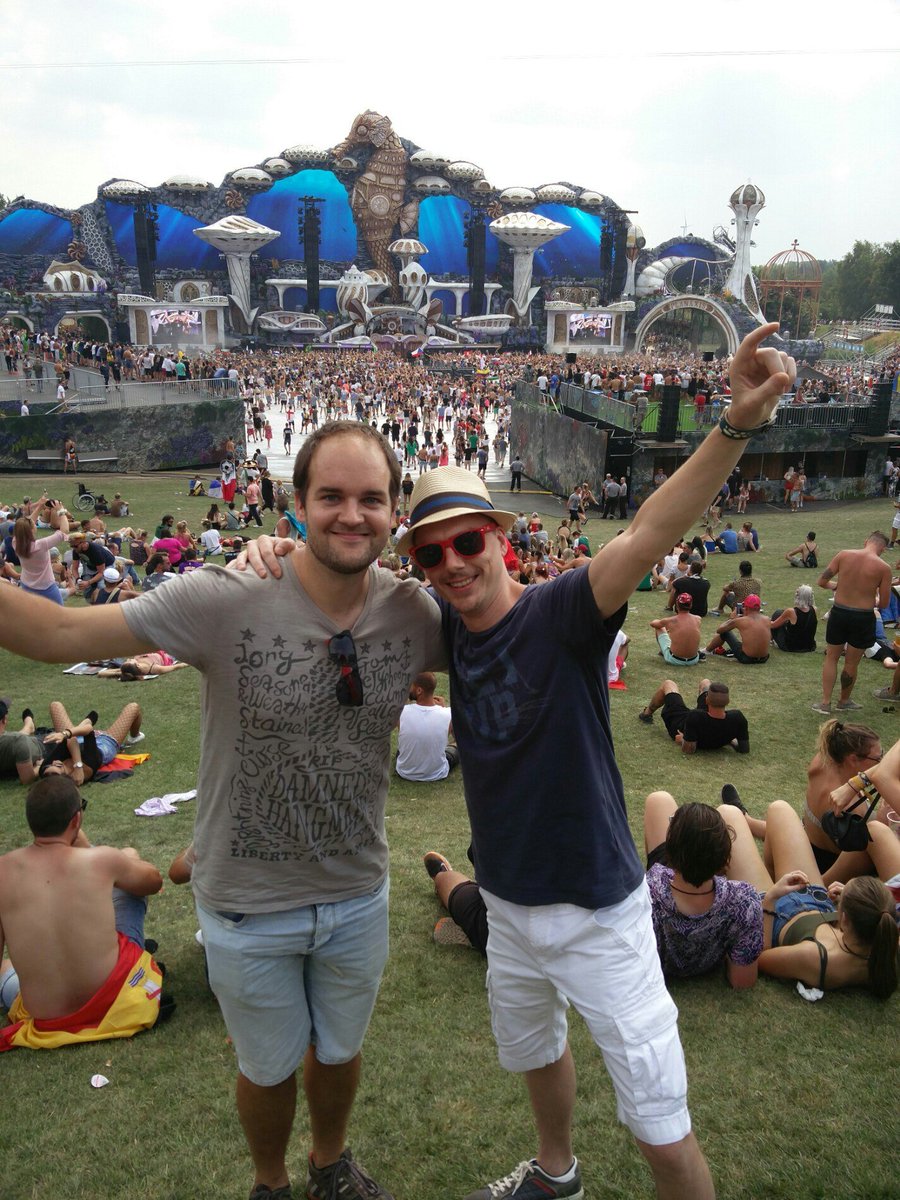JonaMuylaert's tweet photo. I'm at @Tomorrowland in Boom, Antwerpen https://t.co/24xKgAhGFS https://t.co/wOtX2RqZoq