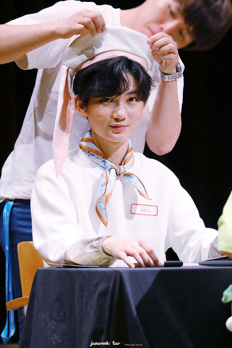 junwook_luv's tweet photo. 180610 수원팬싸

#더이스트라이트 #김준욱 #준욱 #설레임 #준욱이와_영원히_함께해요

겸댕 토끼우기로 변신 중(ฅ•ω•ฅ)

🐰https://t.co/O92qmDIyml
🐰https://t.co/OpVXqBkeXM https://t.co/ls9s8vung9