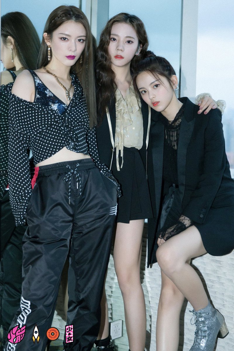 _cessaengnim's tweet photo. FuXuan found in a ditch. Zining is the new mother now. 😂

#Produce101 #Produce101China #创造101 #创造101China #火箭少女101 #RocketGirls101 #RocketGirls #Fujing #YangChaoyue #Zining https://t.co/yhBot3D3Cc