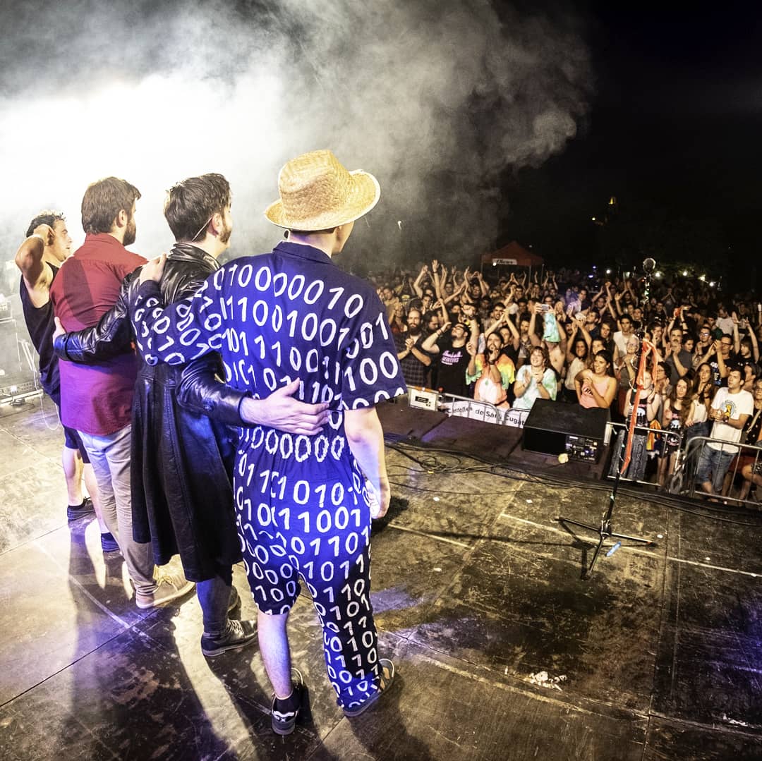 Obeses's tweet photo. 💥DE SANT CUGAT AL CEL!💥
⠀
Absoluta meravella la que vam viure ahir a la diada dels @gausacs a Sant Cugat. És tan bonic poder assaborir la felicitat amb tots vosaltres... gràcies eternes! ✊🏼 ⠀⠀
⠀⠀⠀⠀⠀⠀⠀⠀⠀⠀⠀⠀⠀⠀
📸  @Jordi_Galderic
#FillsDeLesEstrelles #Obeses https://t.co/3zwL0aGVEB