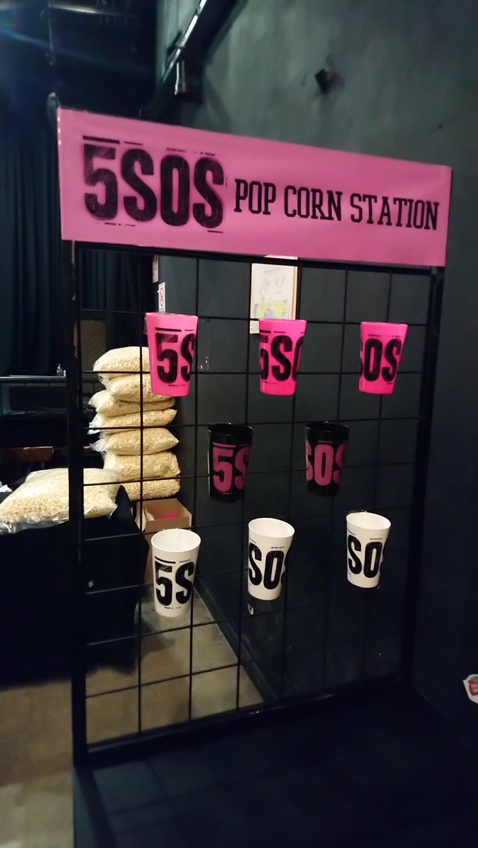 Oficial5SOSARG's tweet photo. ¡Los esperamos hoy en la fiesta de 5SOS! Scalabrini Ortiz al 666. La entrada es libre y gratuita.
Con tu compra del vaso de 5SOS (o compra mayor a $500 que trae el vaso de regalo) tenés refill de pochoclos todo el día! 🧡
#5SOSA #FIESTAYOUNGBLOOD https://t.co/e00c05Yt10