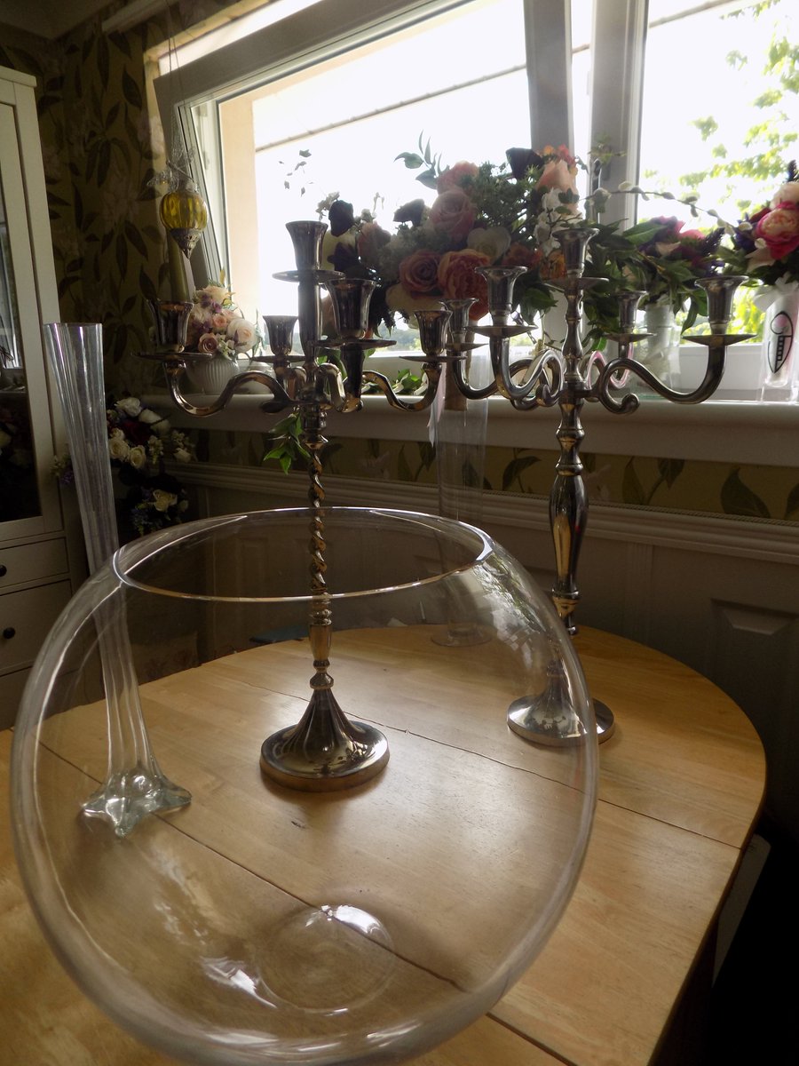 Items available for a quick sale collection only from East Kilbride Glasgow. 40cm large fish bowls 10 for £80.00