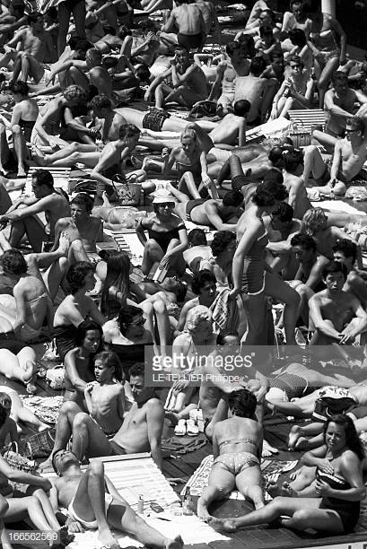 ParisAMDParis's tweet photo. Piscine Deligny 
Bain de soleil en toute tranquillité        Paris 1959 https://t.co/PcDvlHqjPQ