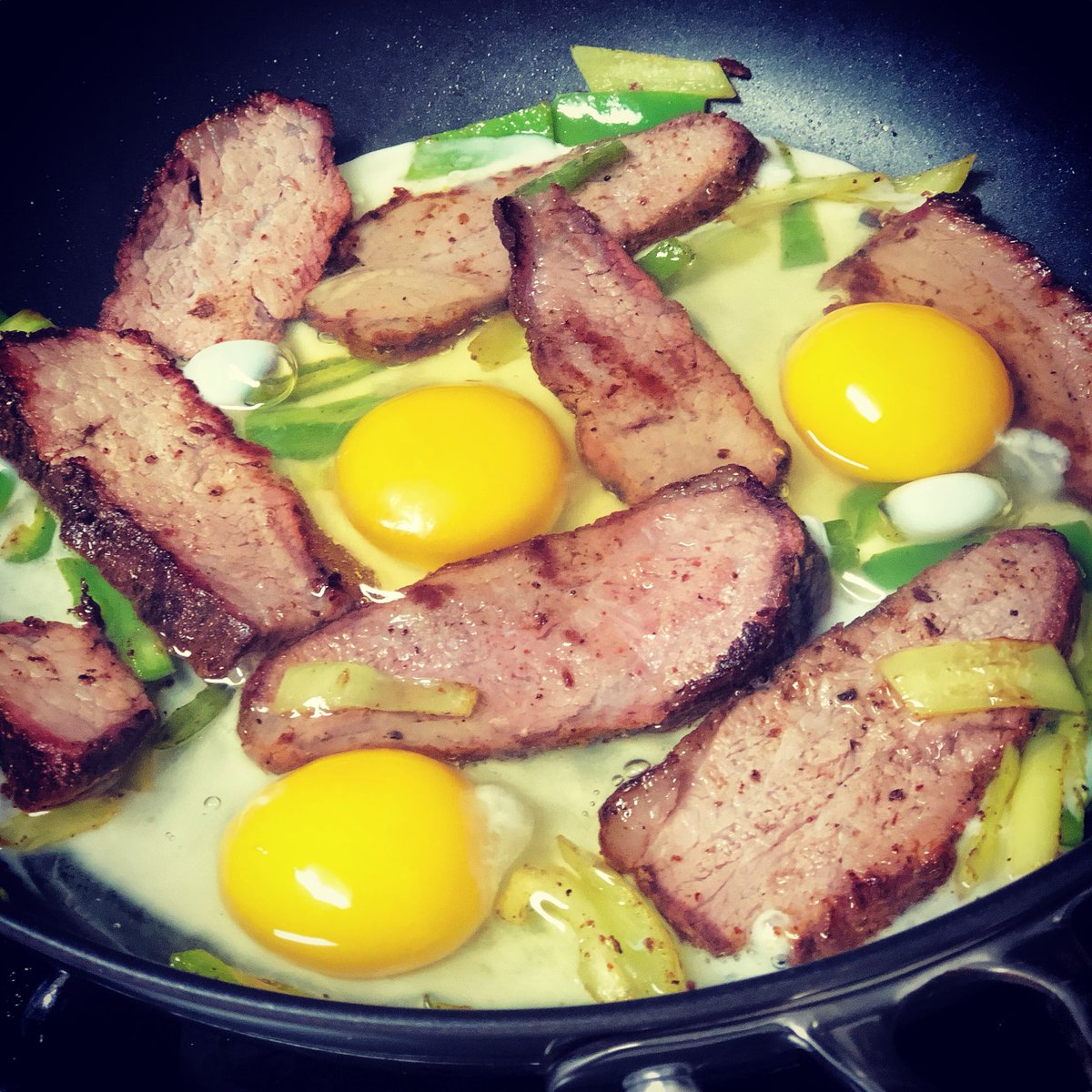 smokesomemeat's tweet photo. What’s for #breakfast today? 
If you have left over #TriTip from yesterday, throw in some peppers &amp; eggs for a fantastic trio of deliciousness! 
.
.
.
#Smokesomemeat #Smokedtritip #BBQ #eggs #peppers #farmtotable #Sunday https://t.co/HJxodfHG5J
