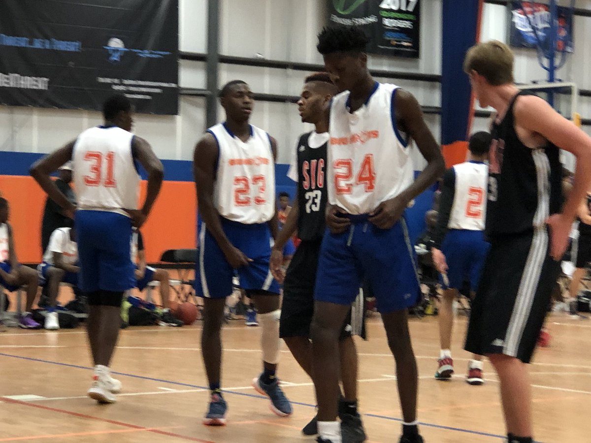 PrepHoopsSC's tweet photo. Big Shots SC 17U vs Southern Kings (GA) #CLTLive #PrepHoops #SwannysRoundballReview https://t.co/Z0y63waVRo