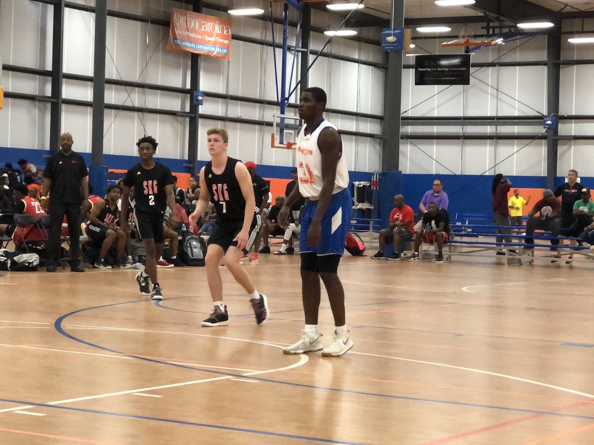 PrepHoopsSC's tweet photo. Big Shots SC 17U vs Southern Kings (GA) #CLTLive #PrepHoops #SwannysRoundballReview https://t.co/Z0y63waVRo