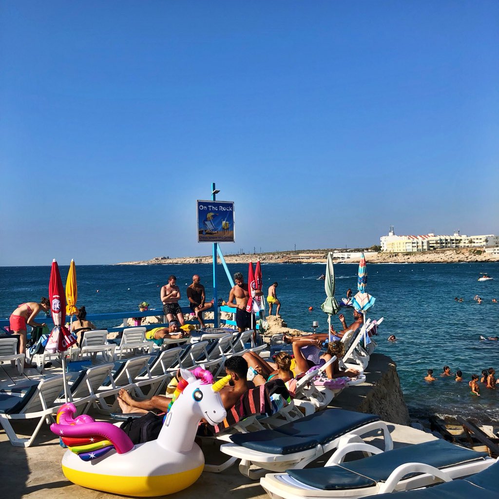 DerekMarkwell's tweet photo. #Enfeh Sundays...with added unicorn 🦄 ☀️⛱

#Lebanon #somuchsun #seafood overload https://t.co/Yzxh1iPpgN
