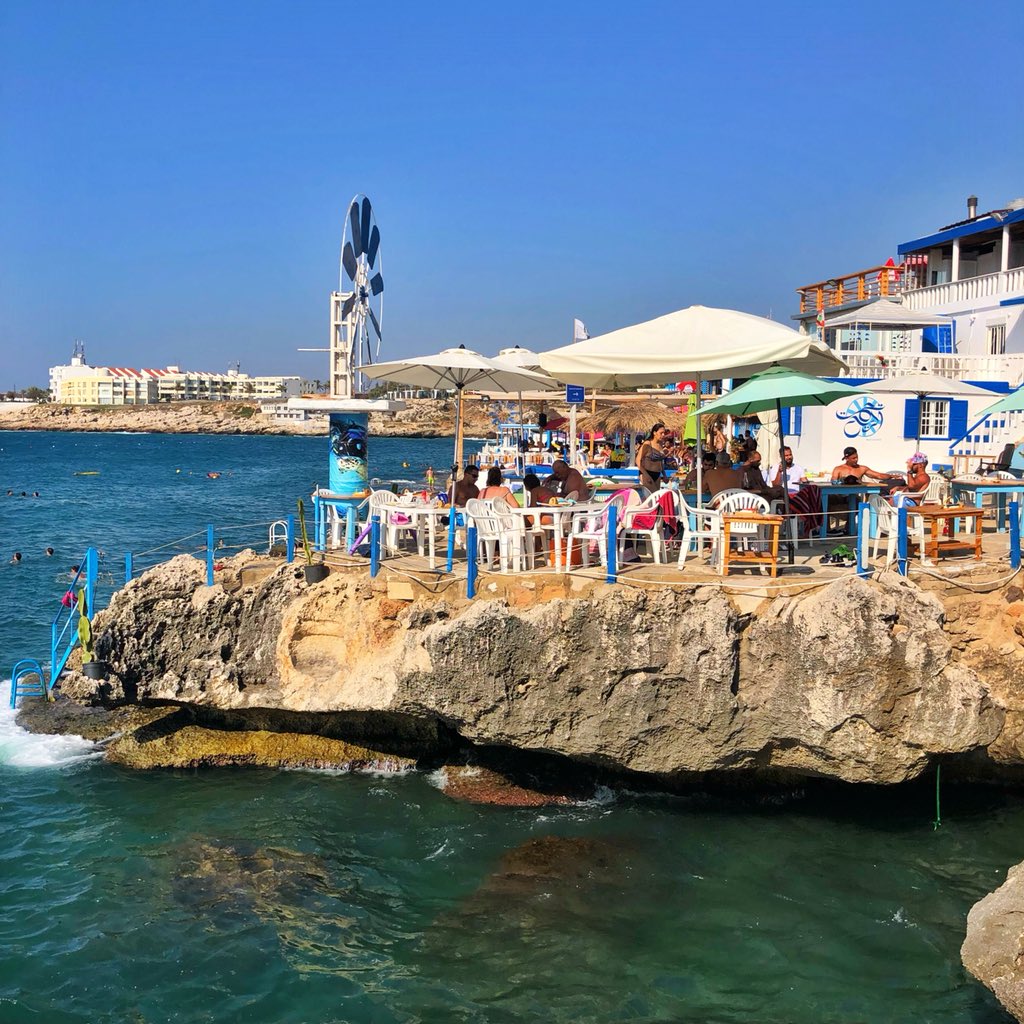 DerekMarkwell's tweet photo. #Enfeh Sundays...with added unicorn 🦄 ☀️⛱

#Lebanon #somuchsun #seafood overload https://t.co/Yzxh1iPpgN