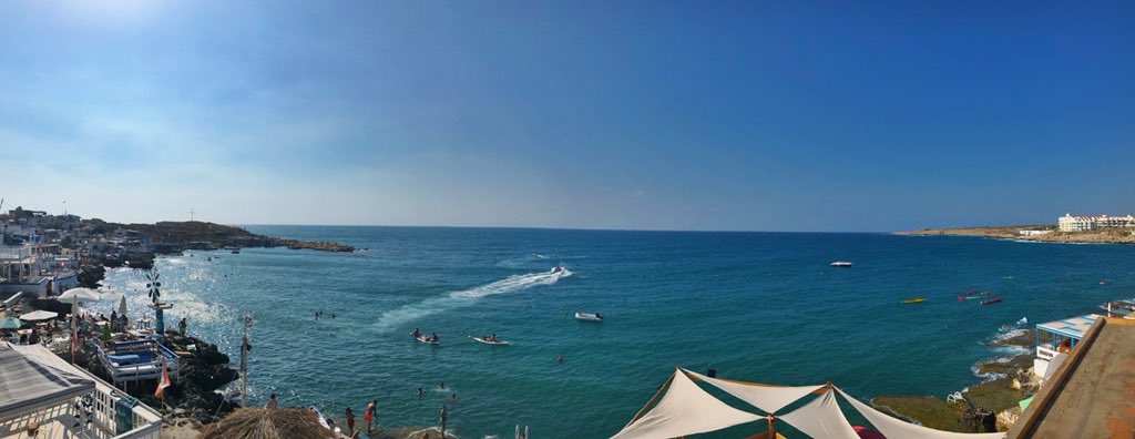 DerekMarkwell's tweet photo. #Enfeh Sundays...with added unicorn 🦄 ☀️⛱

#Lebanon #somuchsun #seafood overload https://t.co/Yzxh1iPpgN