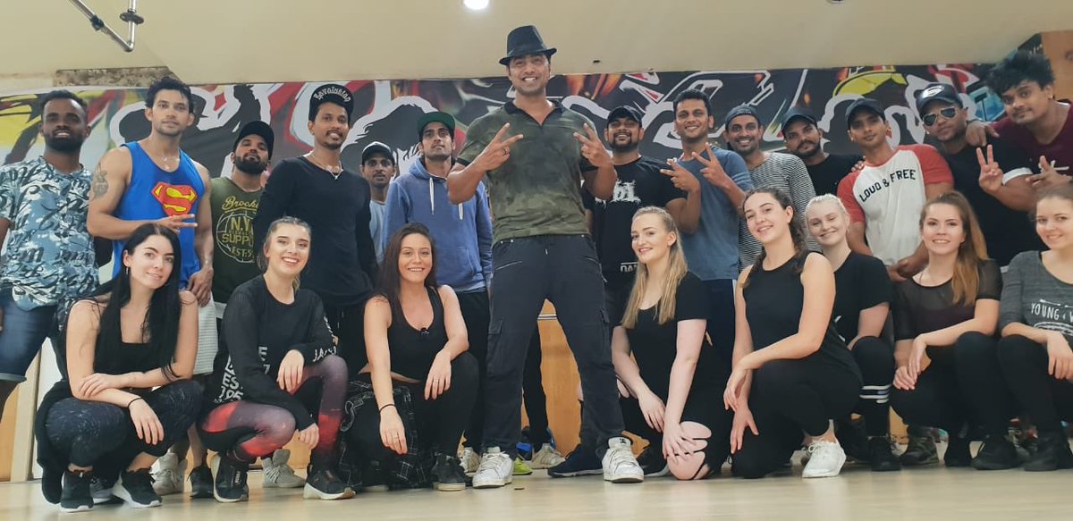 idevadhikari's tweet photo. If this is not Hoichoi then I don know what is 😜
#MumbaiRehearsal for #HoichoiUnlimited https://t.co/laGaOxHuzN