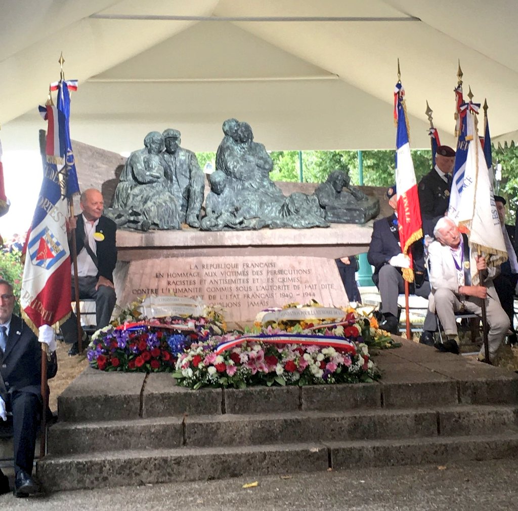Anne_Hidalgo's tweet photo. Il y a 76 ans, 4 115 enfants, 5 919 femmes et 3 118 hommes étaient arrêtés par la police française puis déportés, parce que nés Juifs. Aujourd'hui, #Paris et la France leur rendent hommage. N'oublions jamais. #VeldHiv https://t.co/0CFraaNKB1