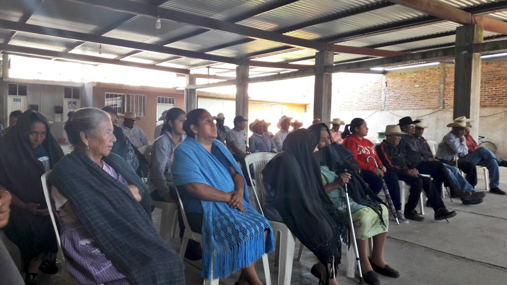 Yesenia_DoC's tweet photo. En el ejido vive la democracia. Reunión de trabajo en el Ejido de Cuchicuato, Irapuato.
@Jesus_Mora_R #soytufan #extensionismo #2018 #INCArural https://t.co/KSgsLchdOz