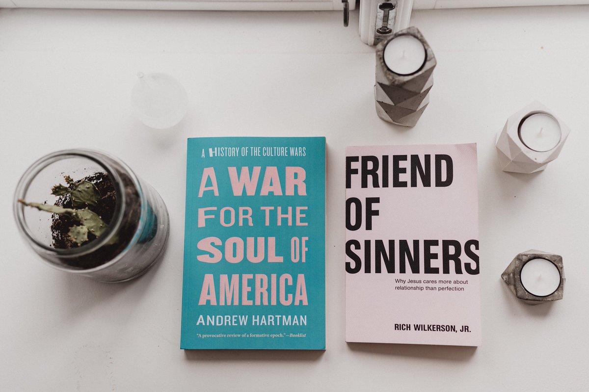 His + Hers reading on our trip to Europe. Color coordination, unplanned 🗝