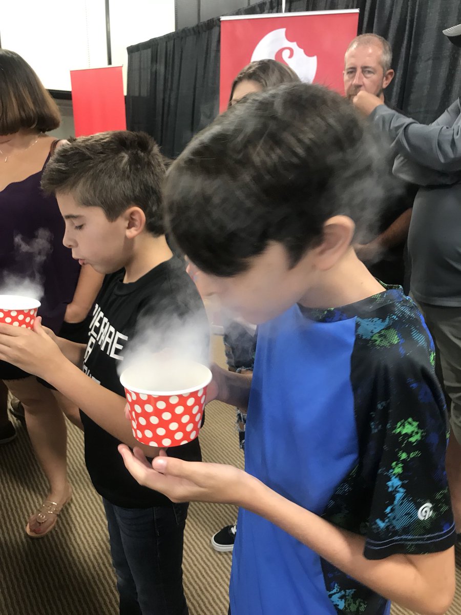 kikist21's tweet photo. Awesome day of learning @suestechkitchen. Thanks @randizuckerberg for the awesome time! #suestechkitchen #homeschooling #foodini #science @SweetDaddyT https://t.co/S4vKIp0F0o