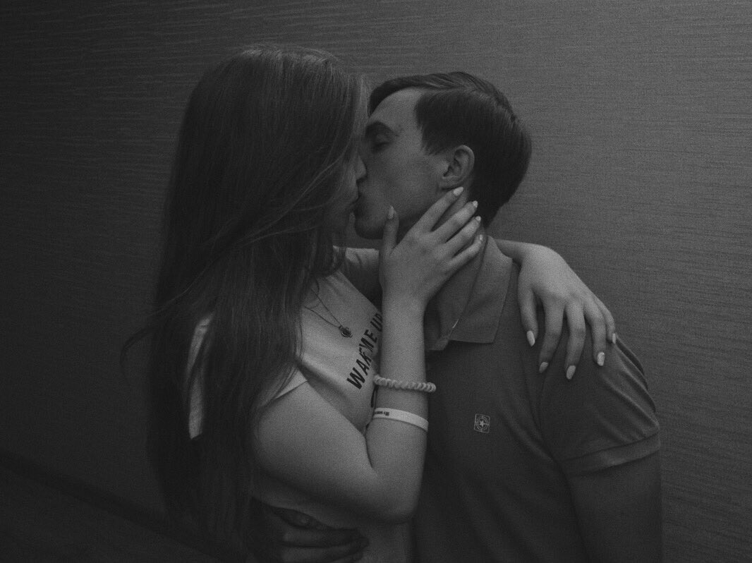 julia_zkv's tweet photo. l o v e 🌑🖤 https://t.co/0vavwlB136