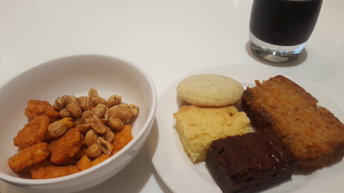 Oh go on then.... #couldgetusedtothis <a href="/HeathrowAirport/">Heathrow Airport</a> <a href="/Qantas/">Qantas</a>