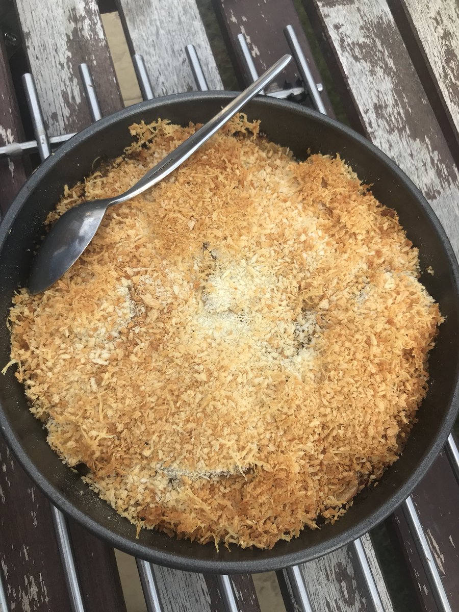Charlotteli_H's tweet photo. Am enjoying this endless summer a great deal, please can it come again? Lovely day in garden, another bbq from @Stilllife0- marinated lamb chops accompanied by this lovely warm potato, tomato, oregano bake from #twokitchens by @racheleats #sunday https://t.co/IC2CXfqoSJ