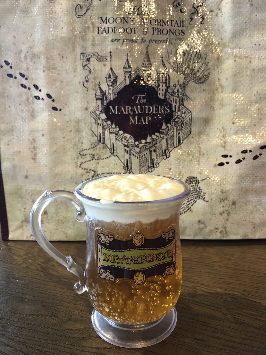 margotortg's tweet photo. A dream came true 😍⚡️ #WBStudioTour https://t.co/EjX4xba6nJ