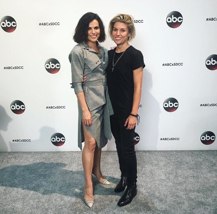 BRParrilla's tweet photo. 📸 | A escritora Tennessee Martin acaba de postar em seu instagram essa foto com Lana na #SDCC. https://t.co/2SlCgSsp2Z