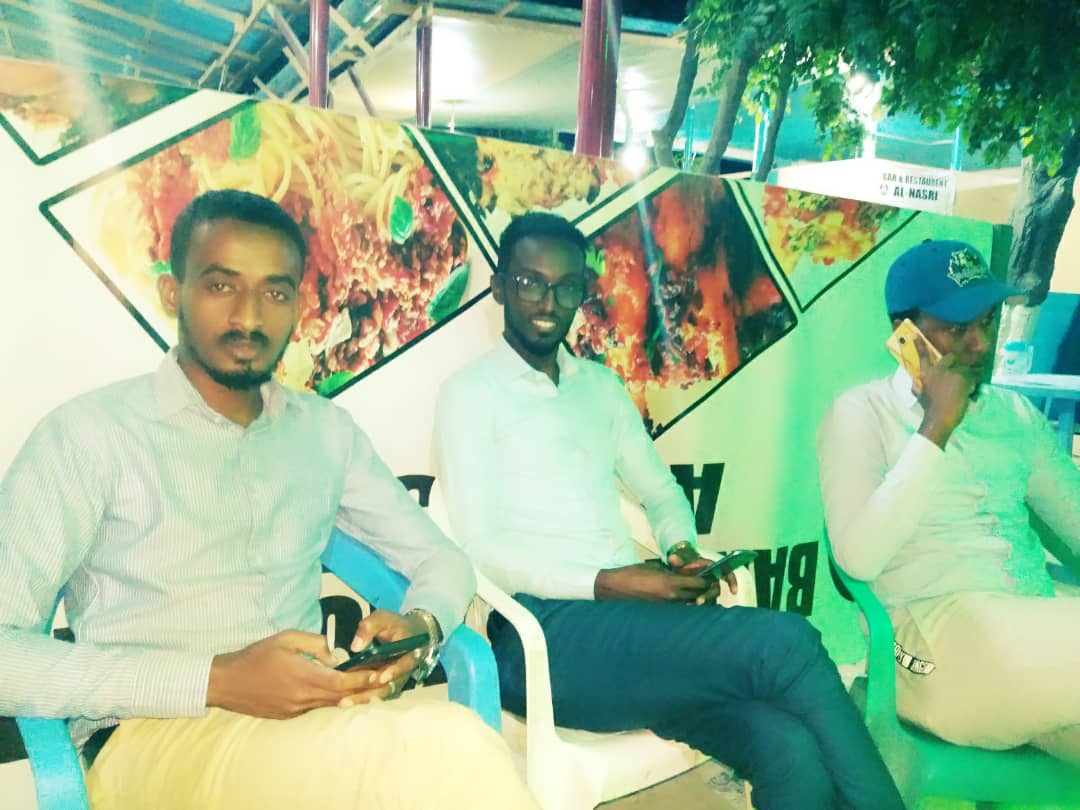 IsseHassanIbra1's tweet photo. Maqaayadda Al-nasri ee laba dhagax ayaan kasoo shaaheynay caawa oo muddo dheer inogu dambeysay.
Dad badan oo ciyaalka xaafada ahaa mudane aan is arag wan laso sheekeysanay. Alxamdulillah
Muqdisho waa nabad
#NabadIyoNolol
#PeaceAndLife
#MogadishuIsRising https://t.co/p68r3B9MoC